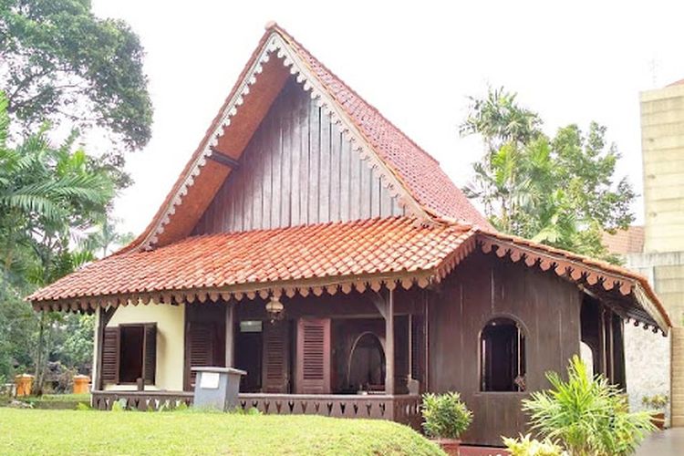 rumah adat Betawi